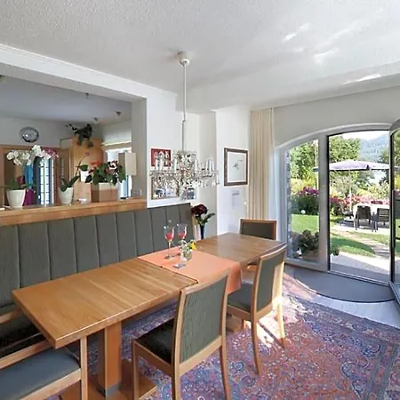 Gaestehaus Marlies Keutschach Am Bed & Breakfast